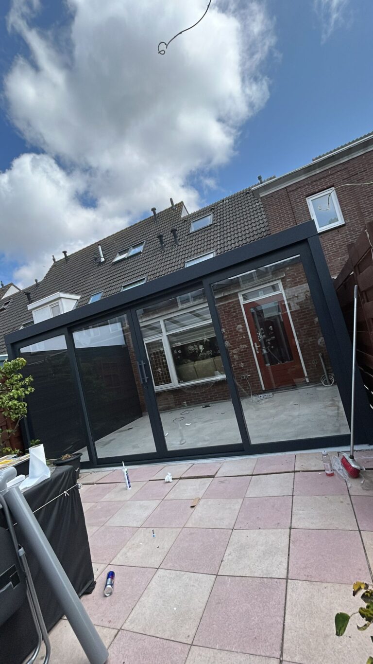 Eindresultaat van een aluminium veranda geplaatst door AC Wonen